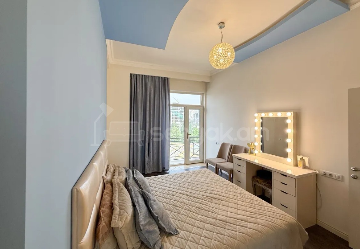 3 Սենյականոց Բնակարան, 90քմ, 7/9 հարկ, Դիզայներական Վերանորոգված, Կահավորված, Արևկող