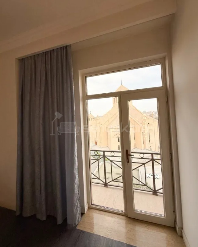 3 Սենյականոց Բնակարան, 90քմ, 7/9 հարկ, Դիզայներական Վերանորոգված, Կահավորված, Արևկող