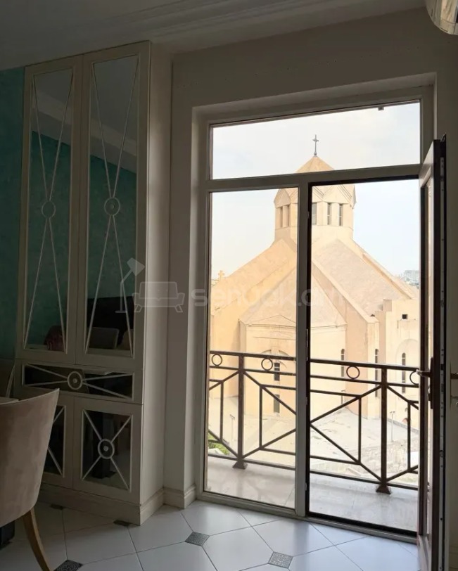 3 Սենյականոց Բնակարան, 90քմ, 7/9 հարկ, Դիզայներական Վերանորոգված, Կահավորված, Արևկող