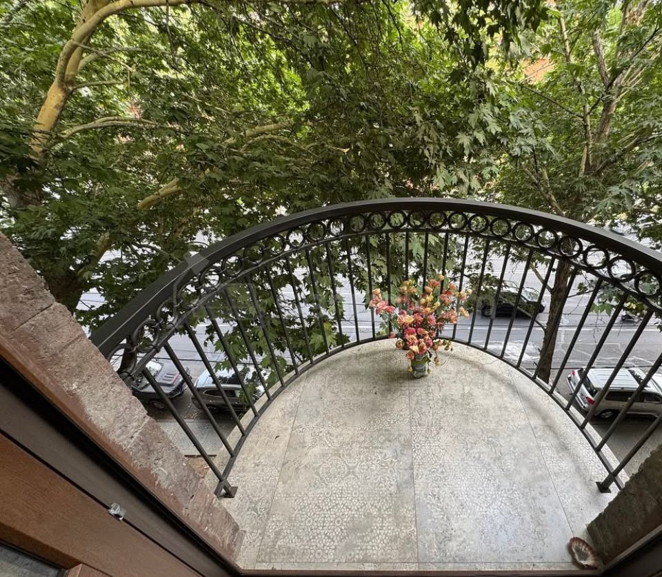 3 Սենյականոց Բնակարան Քարե Շենքում, 60քմ, 4/4 հարկ, Դիզայներական Վերանորոգված, Կահավորված, Արևկող