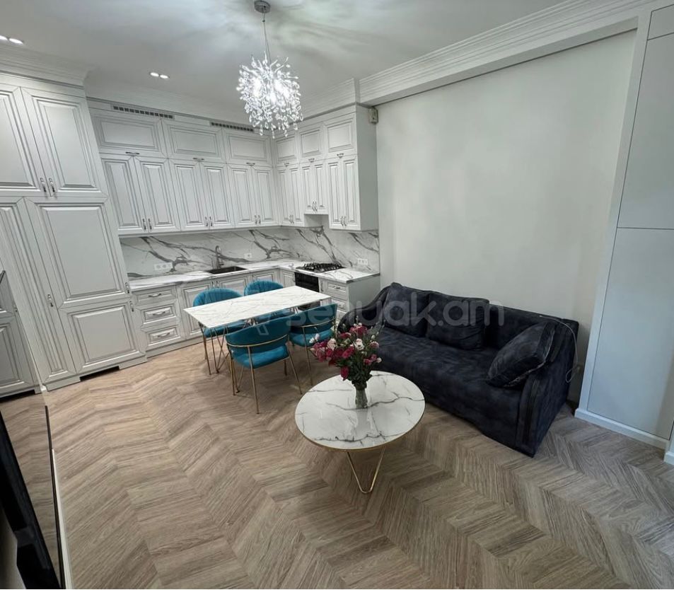 3 Սենյականոց Բնակարան Քարե Շենքում, 60քմ, 4/4 հարկ, Դիզայներական Վերանորոգված, Կահավորված, Արևկող