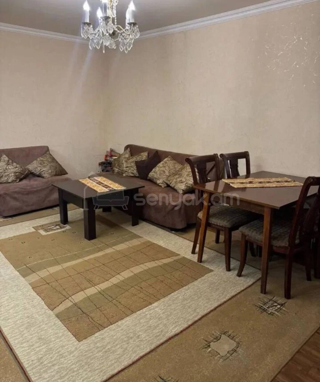 3 Սենյականոց Բնակարան Քարե Շենքում, 60քմ, 3/5 հարկ, Նորմալ Վիճակում, Կահավորված, Արևկող