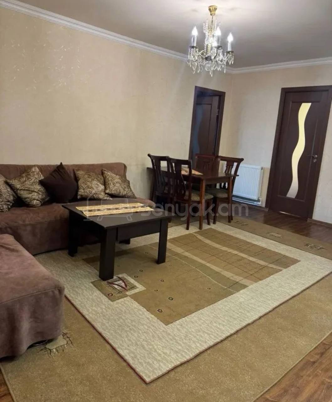 3 Սենյականոց Բնակարան Քարե Շենքում, 60քմ, 3/5 հարկ, Նորմալ Վիճակում, Կահավորված, Արևկող