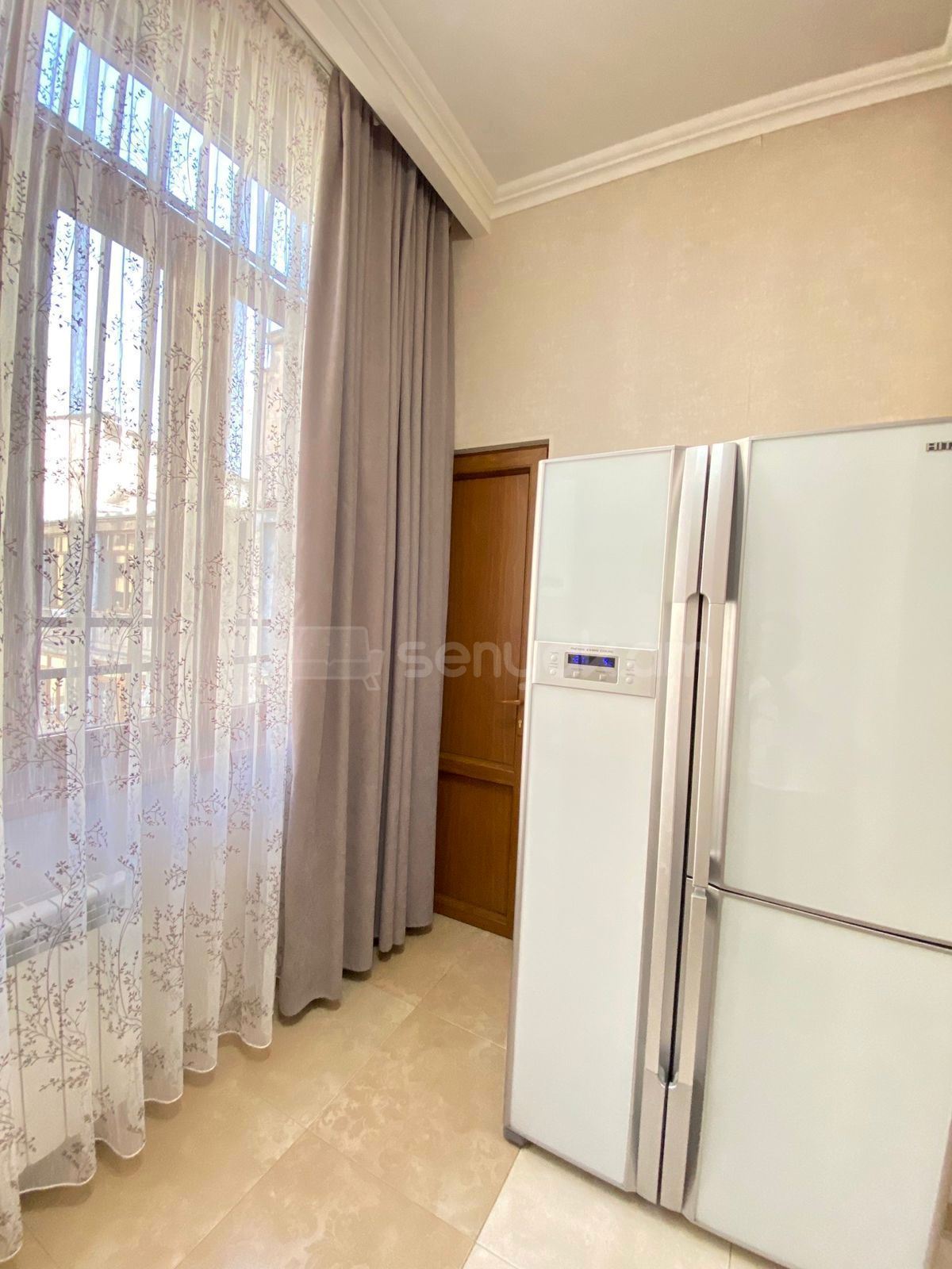 4 Սենյականոց Բնակարան Քարե Շենքում, 105քմ, 5/5 հարկ, Դիզայներական Վերանորոգված, Կահավորված