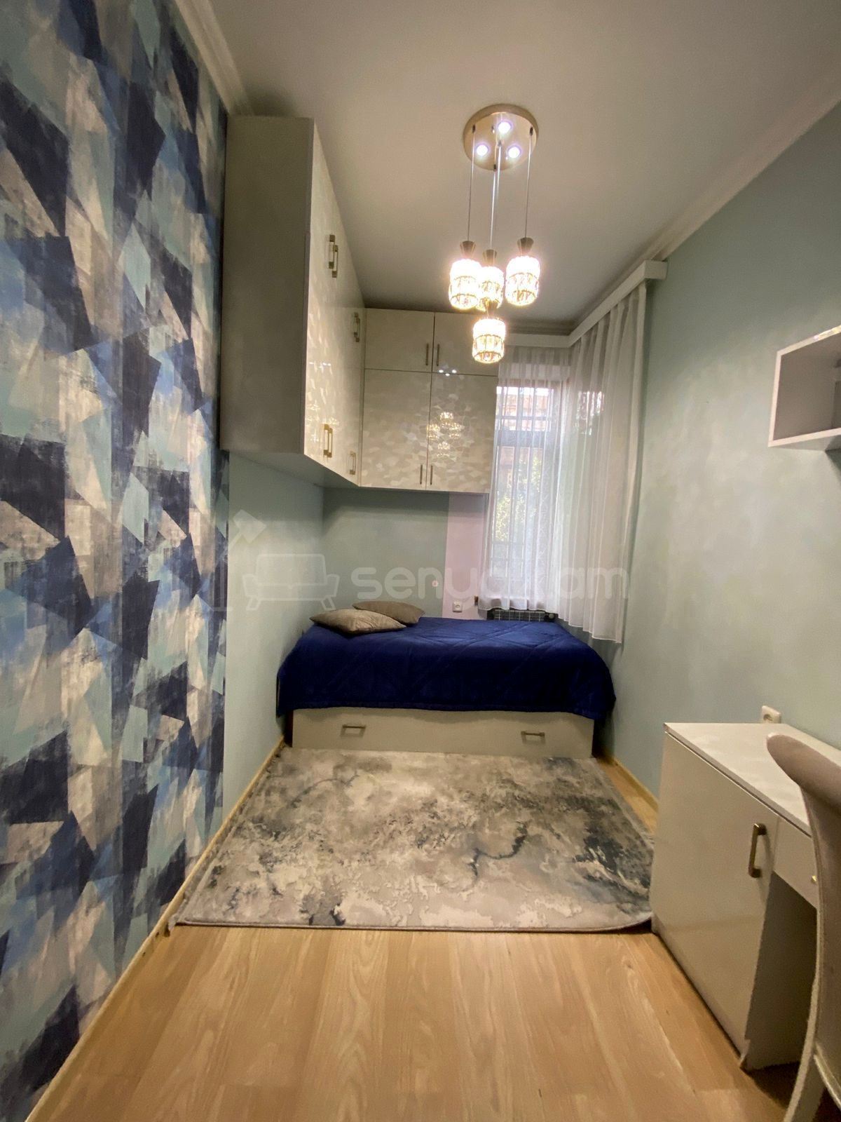 4 Սենյականոց Բնակարան Քարե Շենքում, 105քմ, 5/5 հարկ, Դիզայներական Վերանորոգված, Կահավորված