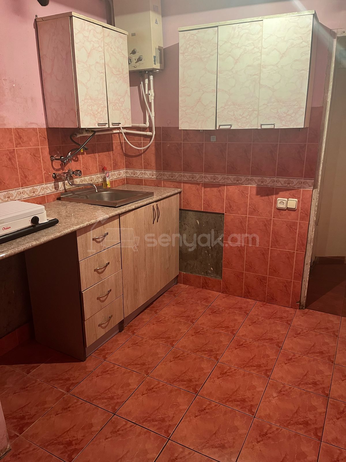 3 Սենյականոց Բնակարան Քարե Շենքում, 56քմ, 4/4 հարկ, Կոսմետիկ Վերանորոգված