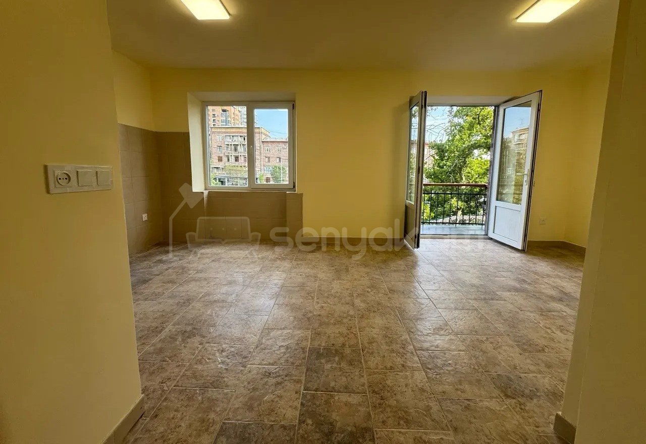 1 Սենյականոց Բնակարան Քարե Շենքում, 31քմ, 3/5 հարկ, Կապիտալ Վերանորոգված