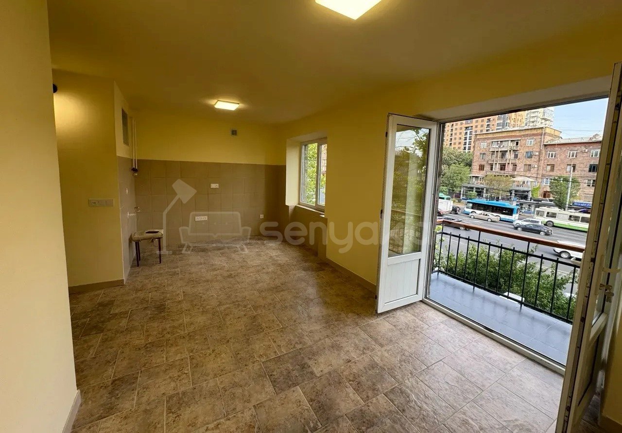 1 Սենյականոց Բնակարան Քարե Շենքում, 31քմ, 3/5 հարկ, Կապիտալ Վերանորոգված