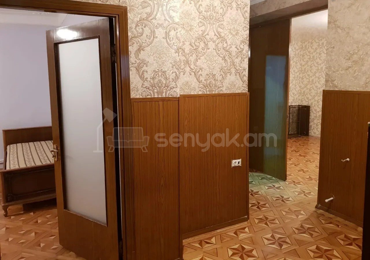 4 Սենյականոց Բնակարան Քարե Շենքում, 98քմ, 5/7 հարկ, Նորմալ Վիճակում