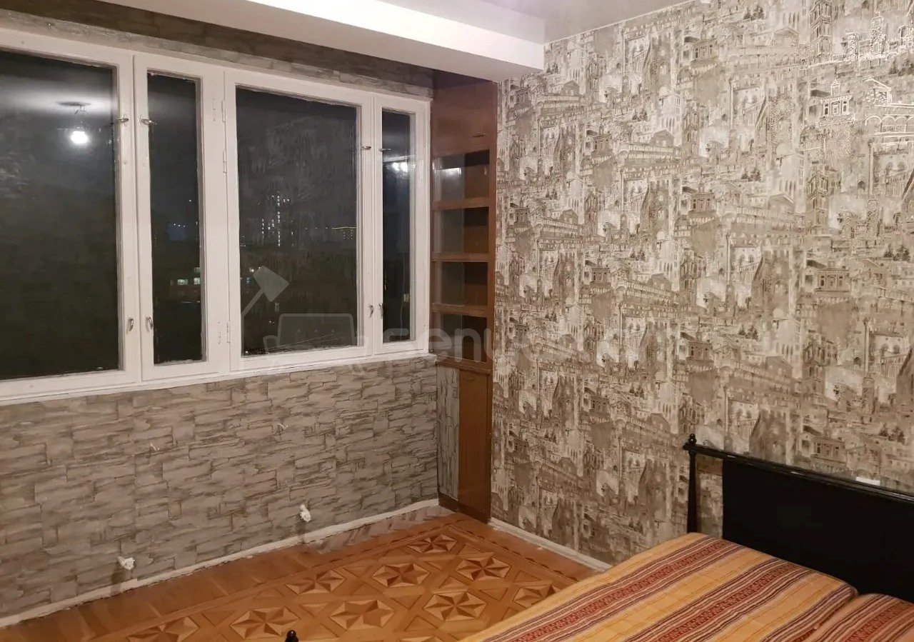 4 Սենյականոց Բնակարան Քարե Շենքում, 98քմ, 5/7 հարկ, Նորմալ Վիճակում