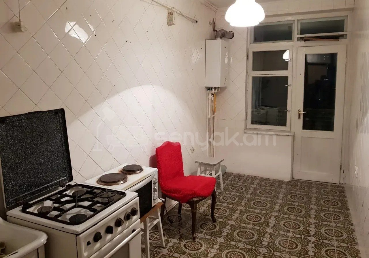 4 Սենյականոց Բնակարան Քարե Շենքում, 98քմ, 5/7 հարկ, Նորմալ Վիճակում