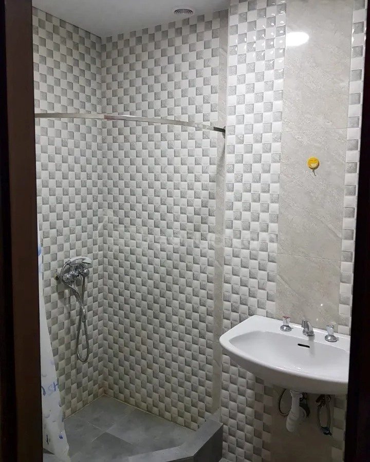 4 Սենյականոց Բնակարան Քարե Շենքում, 98քմ, 5/7 հարկ, Նորմալ Վիճակում