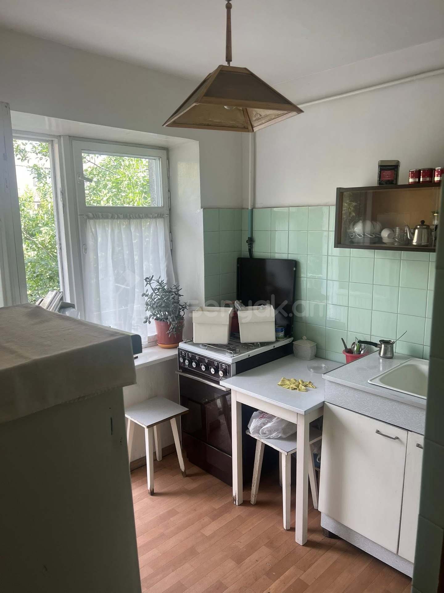 1 Սենյականոց Բնակարան Քարե Շենքում, 30քմ, 3/5 հարկ, Պետական Վիճակում