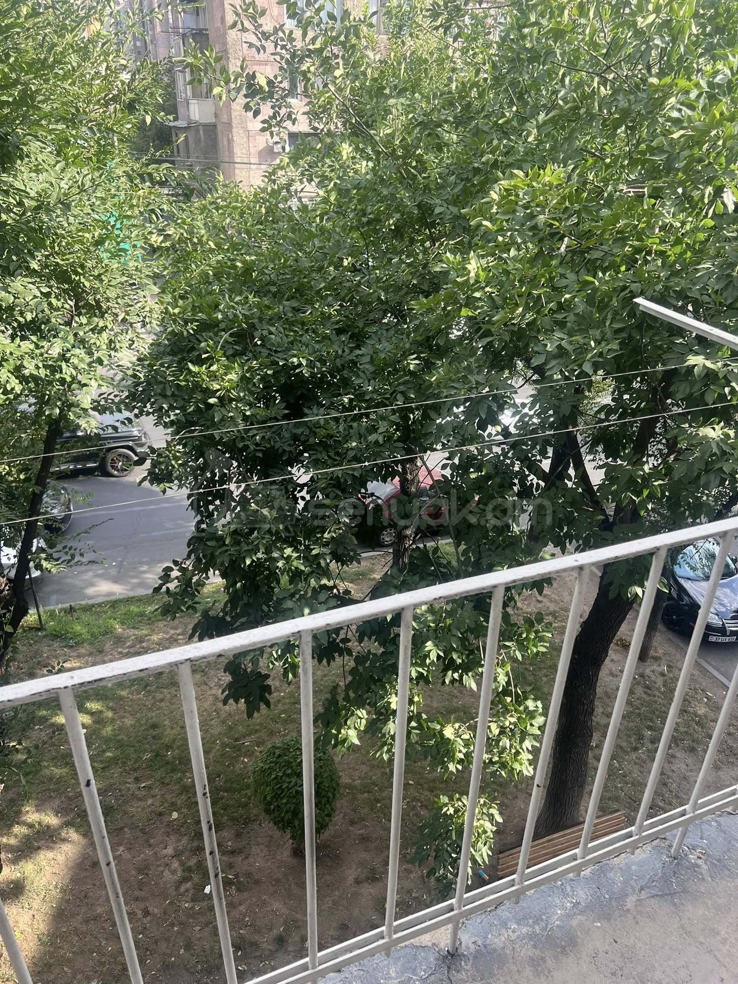 1 Սենյականոց Բնակարան Քարե Շենքում, 30քմ, 3/5 հարկ, Պետական Վիճակում