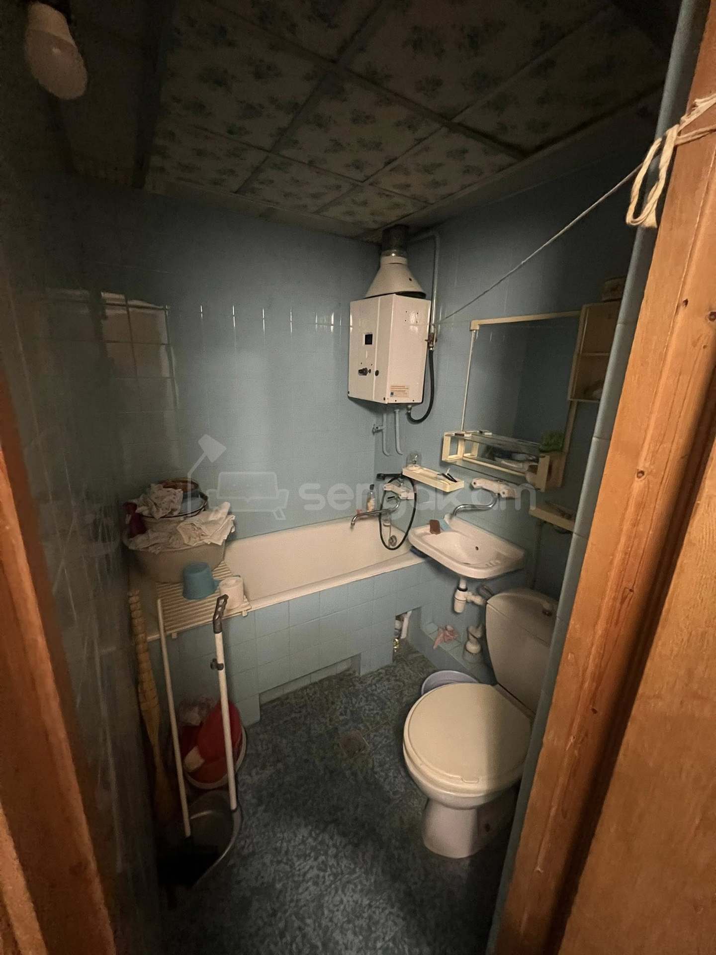 1 Սենյականոց Բնակարան Քարե Շենքում, 30քմ, 3/5 հարկ, Պետական Վիճակում