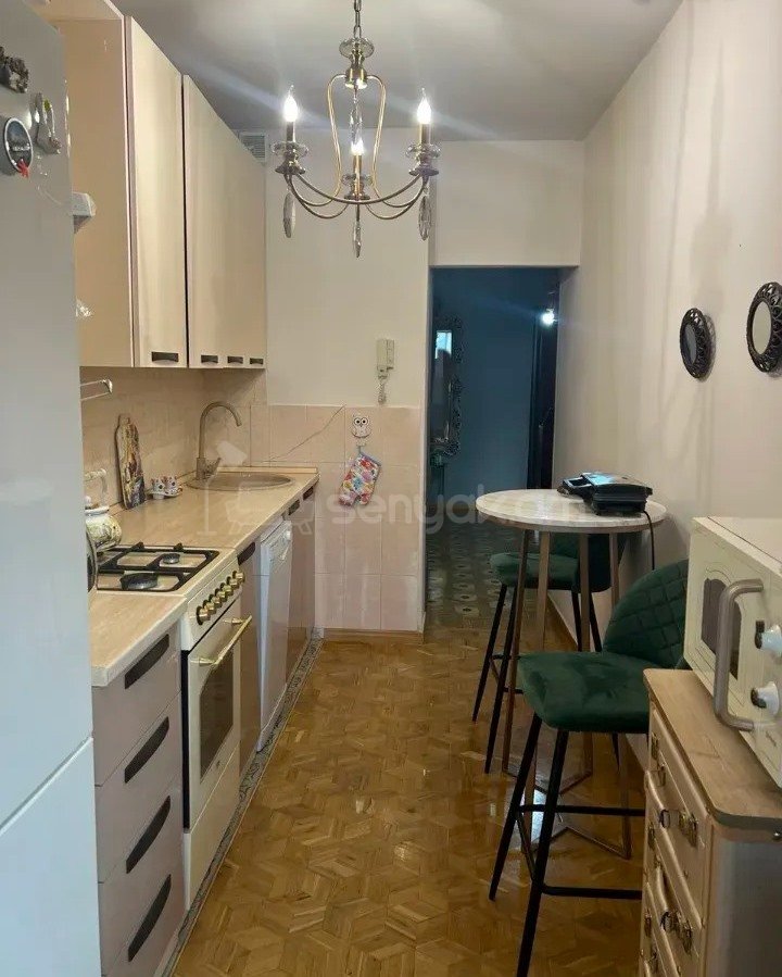 3 Սենյականոց Բնակարան, 80քմ, 6/9 հարկ, Նորմալ Վիճակում