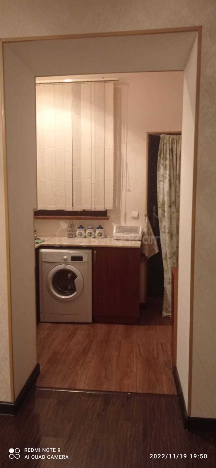 2 Սենյականոց Բնակարան Քարե Շենքում, 41քմ, 1/3 հարկ, Նորմալ Վիճակում, Մասամբ Կահավորված