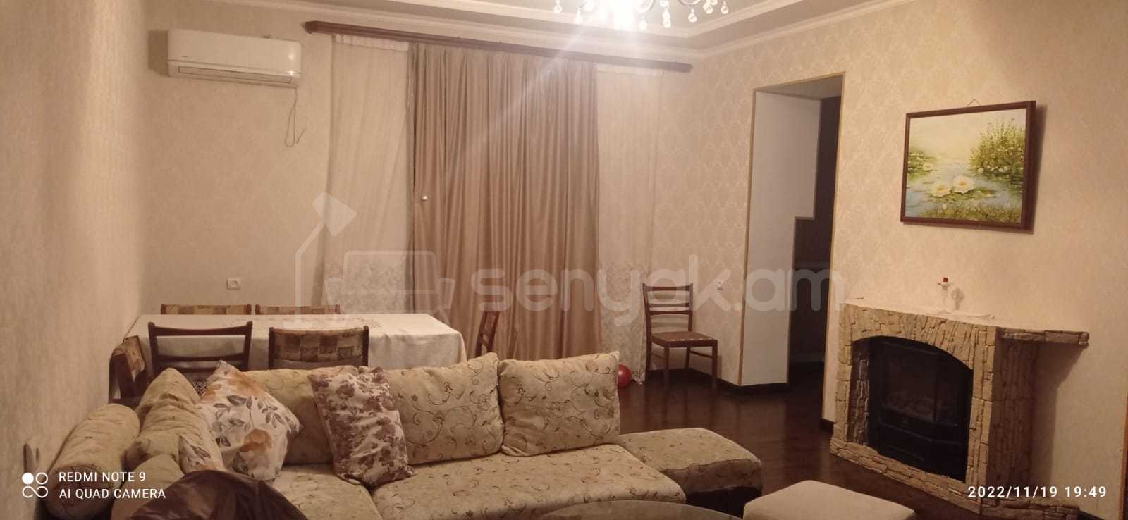 2 Սենյականոց Բնակարան Քարե Շենքում, 41քմ, 1/3 հարկ, Նորմալ Վիճակում, Մասամբ Կահավորված