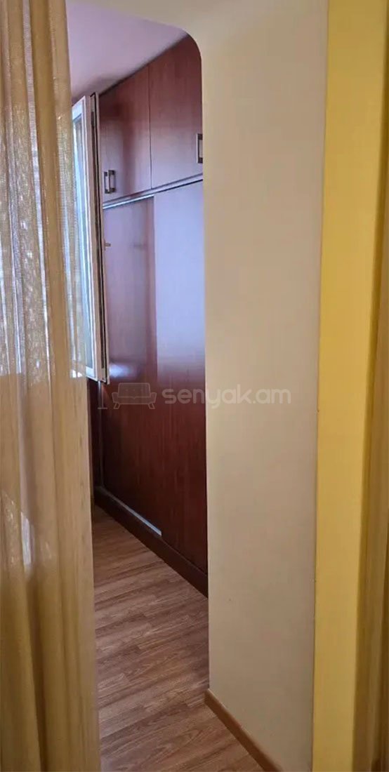 1 Սենյականոց Բնակարան Քարե Շենքում, 45քմ, 2/5 հարկ, Կապիտալ Վերանորոգված