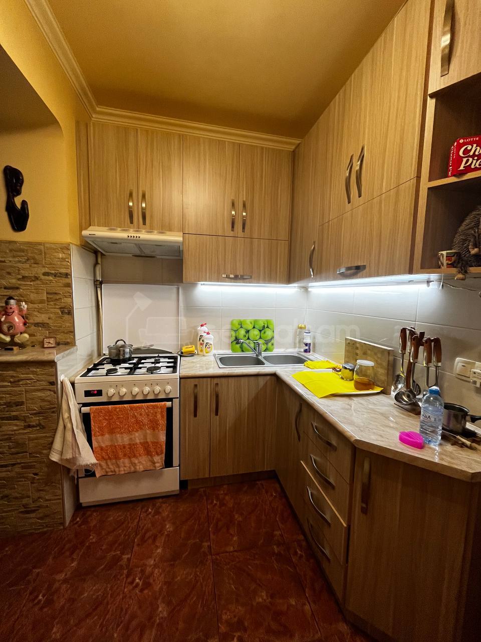 1 Սենյականոց Բնակարան Քարե Շենքում, 45քմ, 2/5 հարկ, Կապիտալ Վերանորոգված