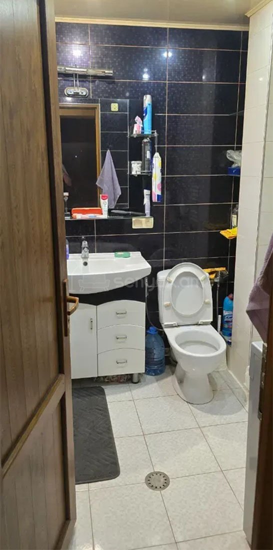 1 Սենյականոց Բնակարան Քարե Շենքում, 45քմ, 2/5 հարկ, Կապիտալ Վերանորոգված