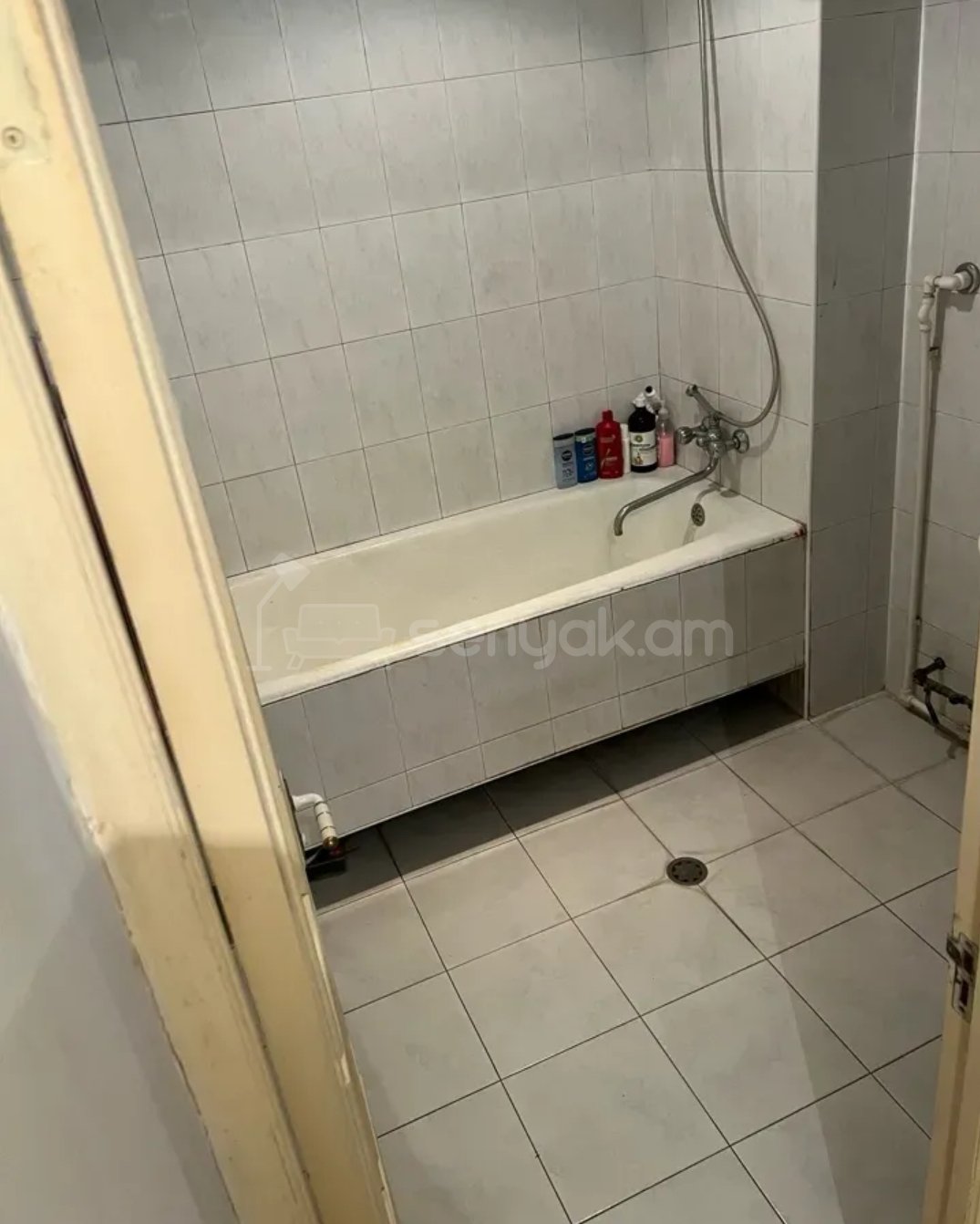 3 Սենյականոց Բնակարան Քարե Շենքում, 93քմ, 2/5 հարկ, Կոսմետիկ Վերանորոգված