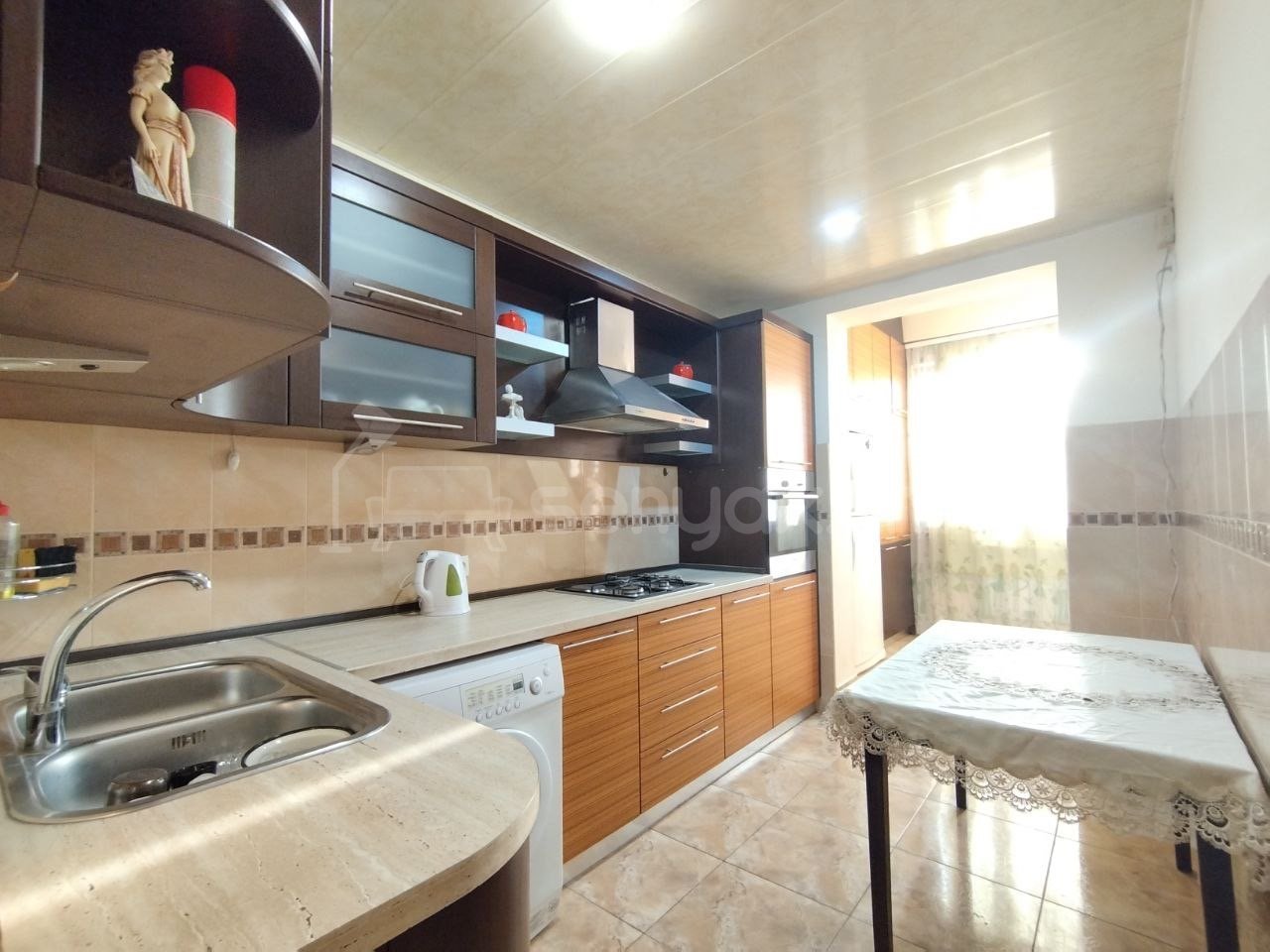 3 Սենյականոց Բնակարան, 80քմ, 3/9 հարկ, Կապիտալ Վերանորոգված, Կահավորված, Արևկող