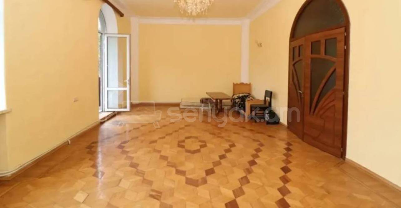 7 Սենյականոց Բնակարան Քարե Շենքում, 180քմ, 3/3 հարկ, Կոսմետիկ Վերանորոգված