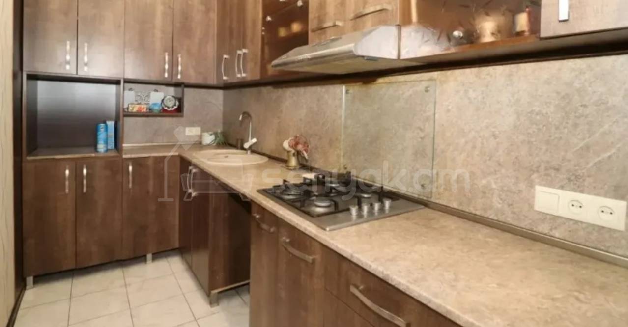 7 Սենյականոց Բնակարան Քարե Շենքում, 180քմ, 3/3 հարկ, Կոսմետիկ Վերանորոգված