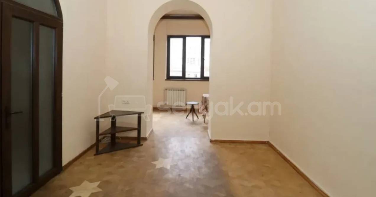 7 Սենյականոց Բնակարան Քարե Շենքում, 180քմ, 3/3 հարկ, Կոսմետիկ Վերանորոգված