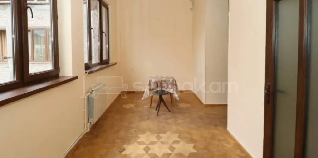 7 Սենյականոց Բնակարան Քարե Շենքում, 180քմ, 3/3 հարկ, Կոսմետիկ Վերանորոգված