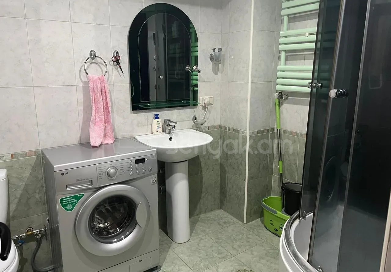 2 Սենյականոց Բնակարան Քարե Շենքում, 70քմ, 7/9 հարկ, Կապիտալ Վերանորոգված, Կահավորված