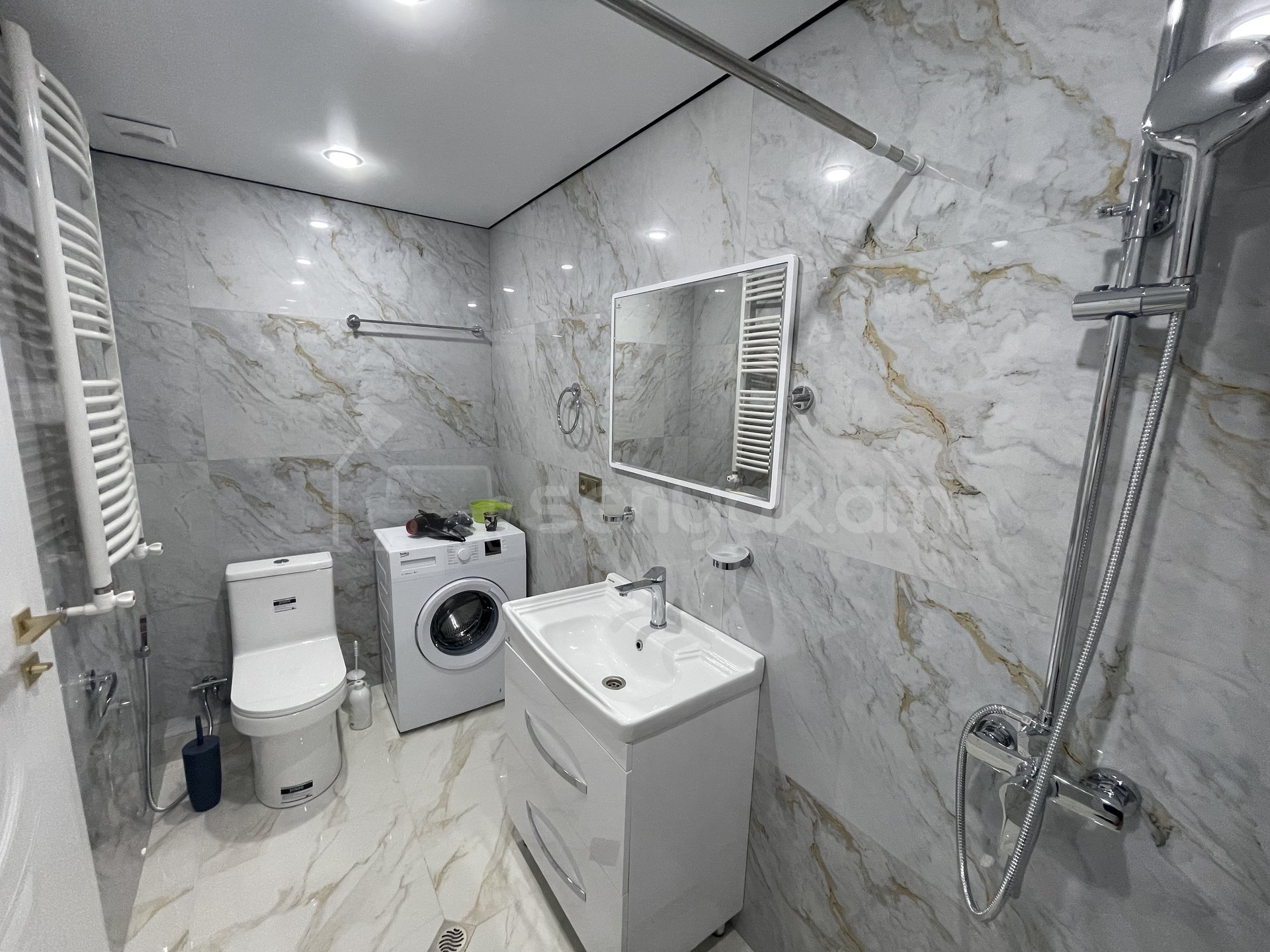 3 Սենյականոց Բնակարան, 67քմ, 2/10 հարկ, Դիզայներական Վերանորոգված, Կահավորված, Արևկող