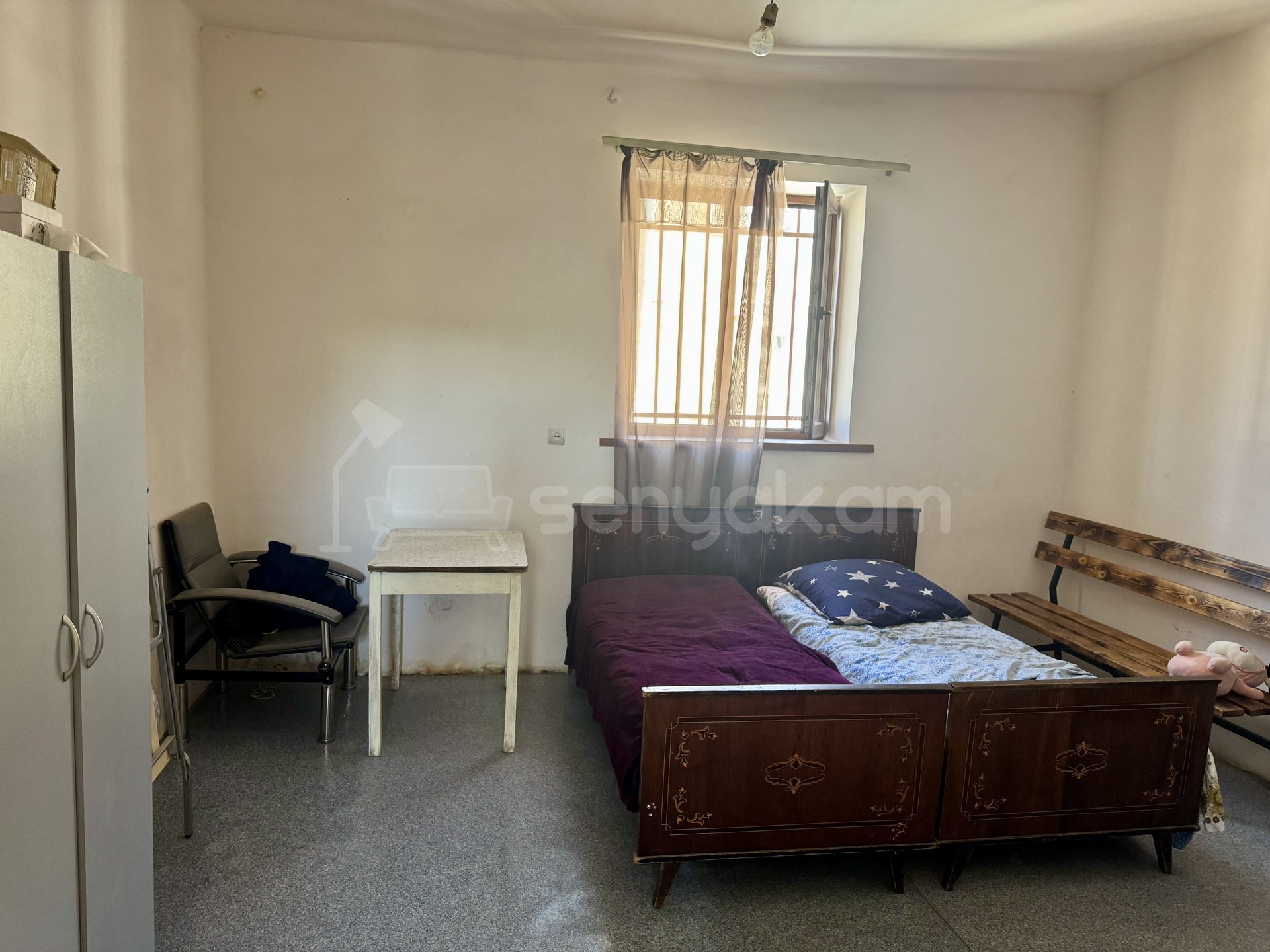 4 Սենյականոց Բնակարան Քարե Շենքում, 242քմ, 1/1 հարկ, Նորմալ Վիճակում