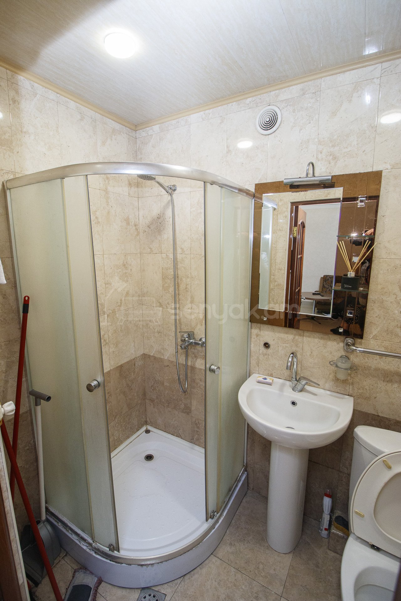 2 Սենյականոց Բնակարան Քարե Շենքում, 40քմ, 2/5 հարկ, Կապիտալ Վերանորոգված, Կահավորված, Արևկող