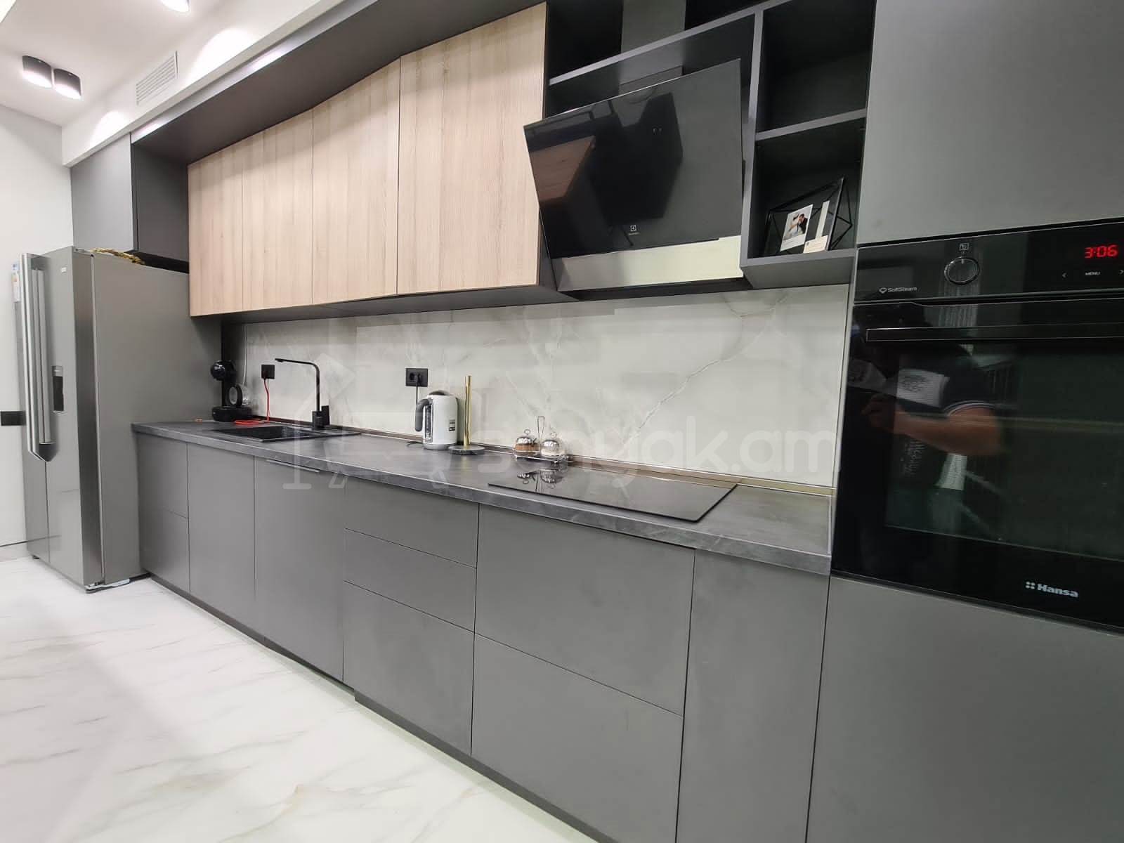 4 Սենյականոց Բնակարան Նորակառույց Քարե Շենքում, 98քմ, 8/8 հարկ, Կապիտալ Վերանորոգված