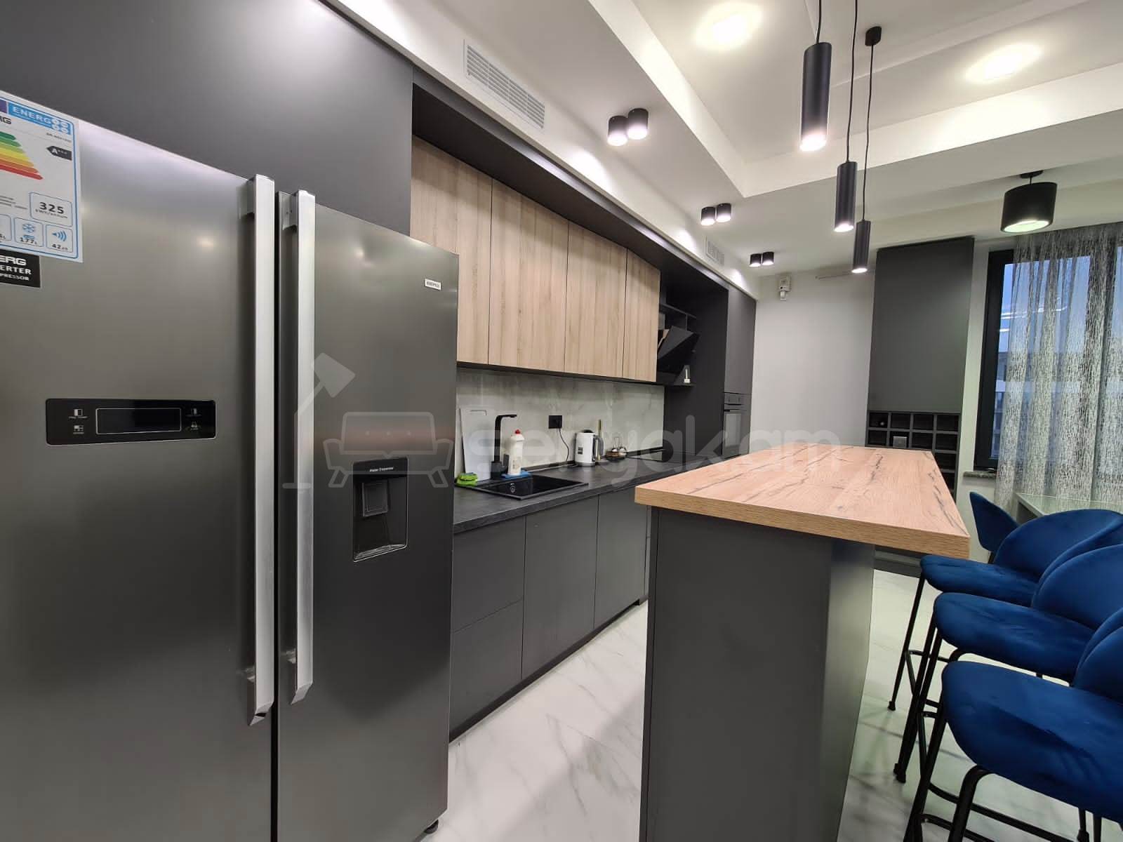 4 Սենյականոց Բնակարան Նորակառույց Քարե Շենքում, 98քմ, 8/8 հարկ, Կապիտալ Վերանորոգված