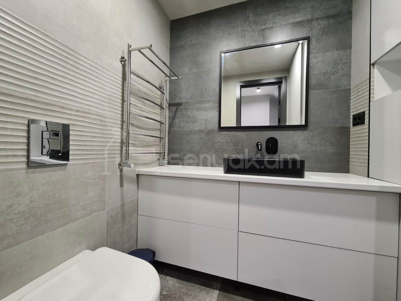 4 Սենյականոց Բնակարան Նորակառույց Քարե Շենքում, 98քմ, 8/8 հարկ, Կապիտալ Վերանորոգված