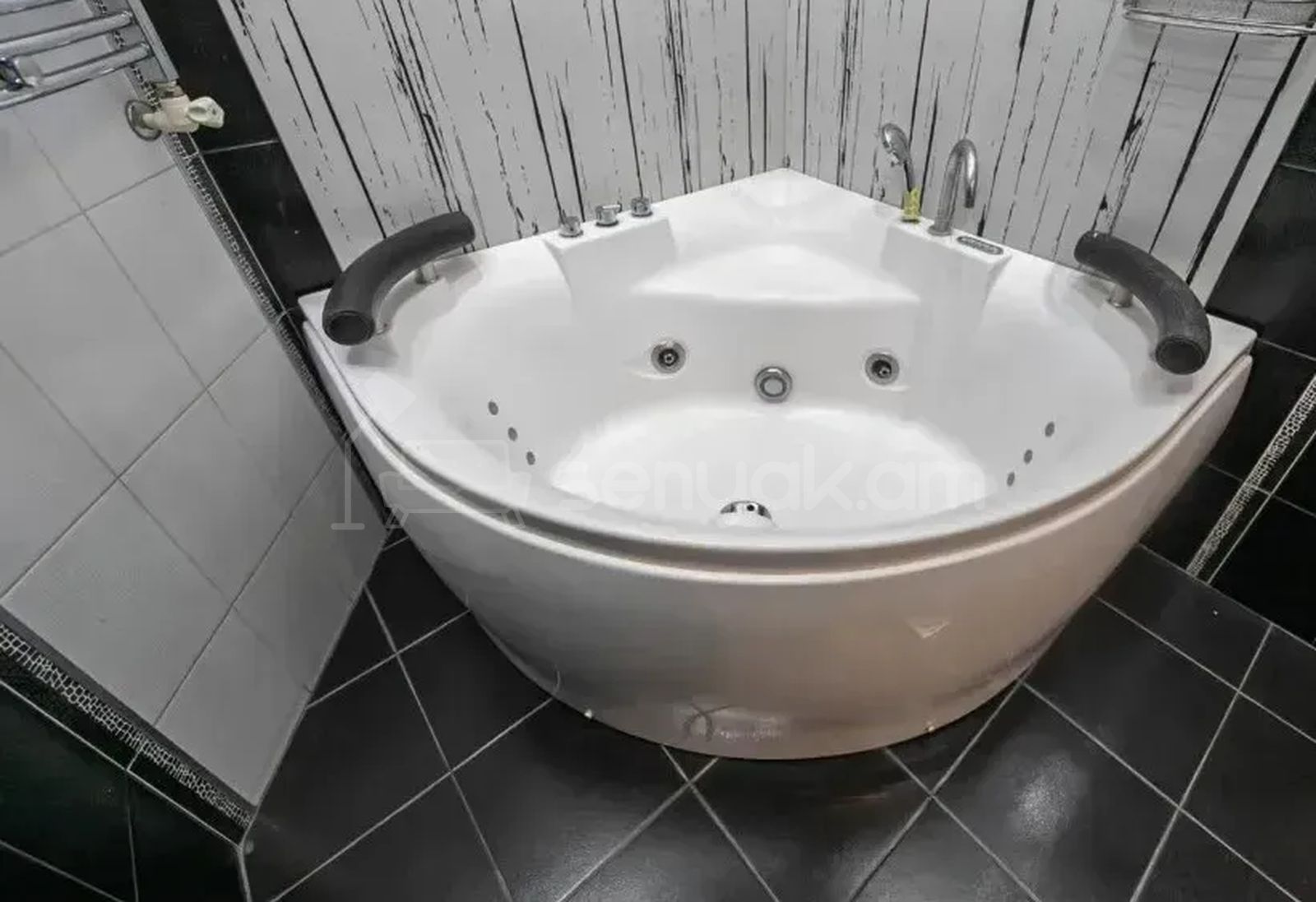 3 Սենյականոց Բնակարան Նորակառույցում, 99քմ, 9/13 հարկ, Կապիտալ Վերանորոգված