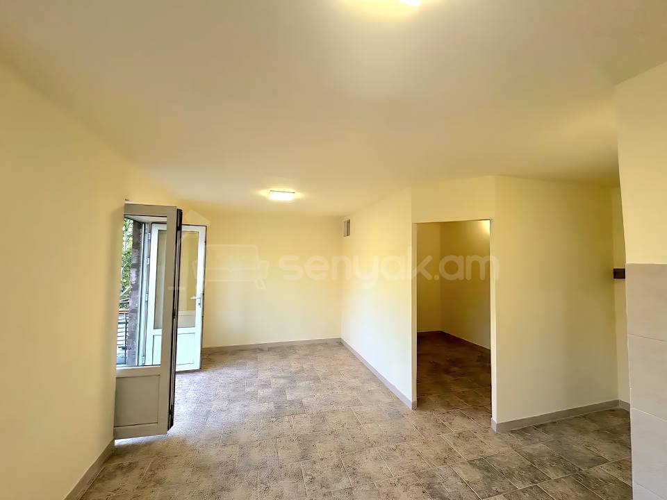 2 Սենյականոց Բնակարան Քարե Շենքում, 31քմ, 3/5 հարկ, Կապիտալ Վերանորոգված
