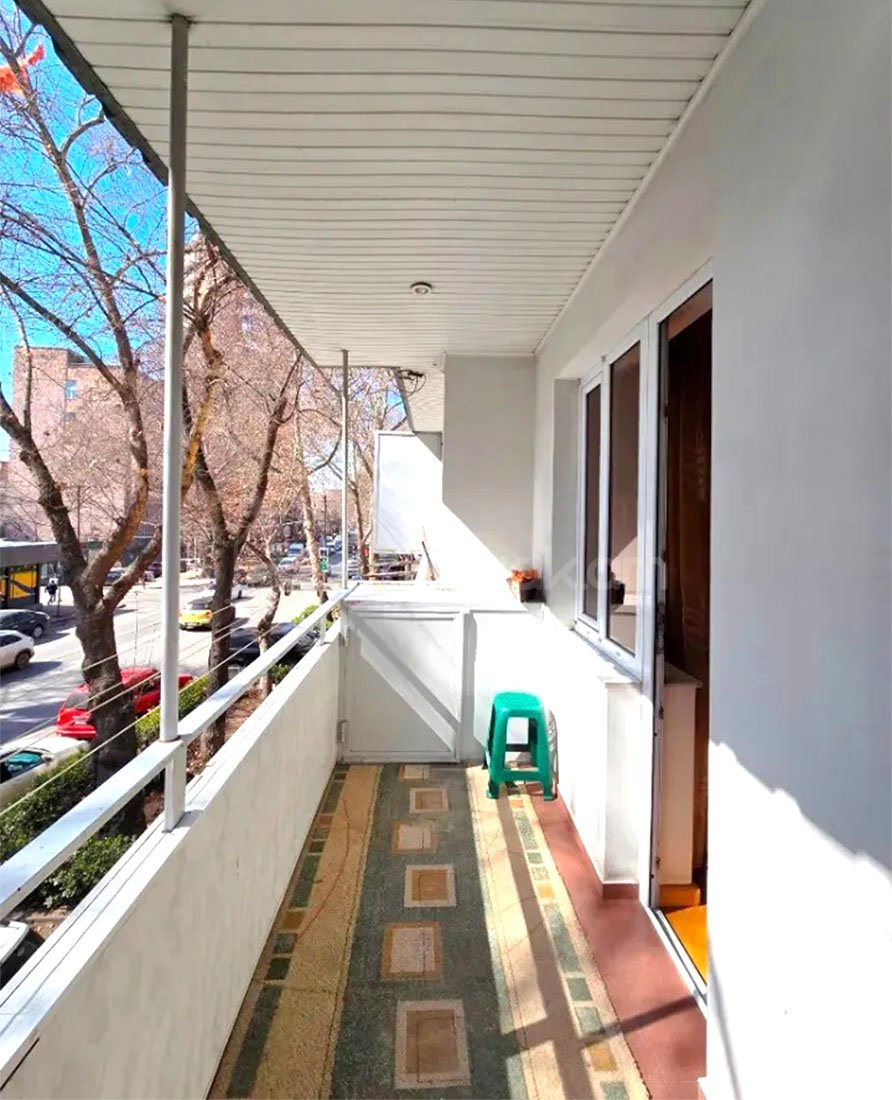 4 Սենյականոց Բնակարան Քարե Շենքում, 96քմ, 2/5 հարկ, Կապիտալ Վերանորոգված