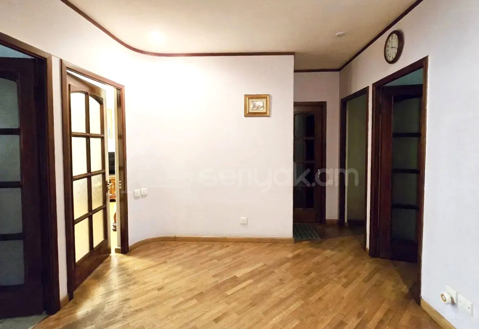 4 Սենյականոց Բնակարան Քարե Շենքում, 96քմ, 2/5 հարկ, Կապիտալ Վերանորոգված