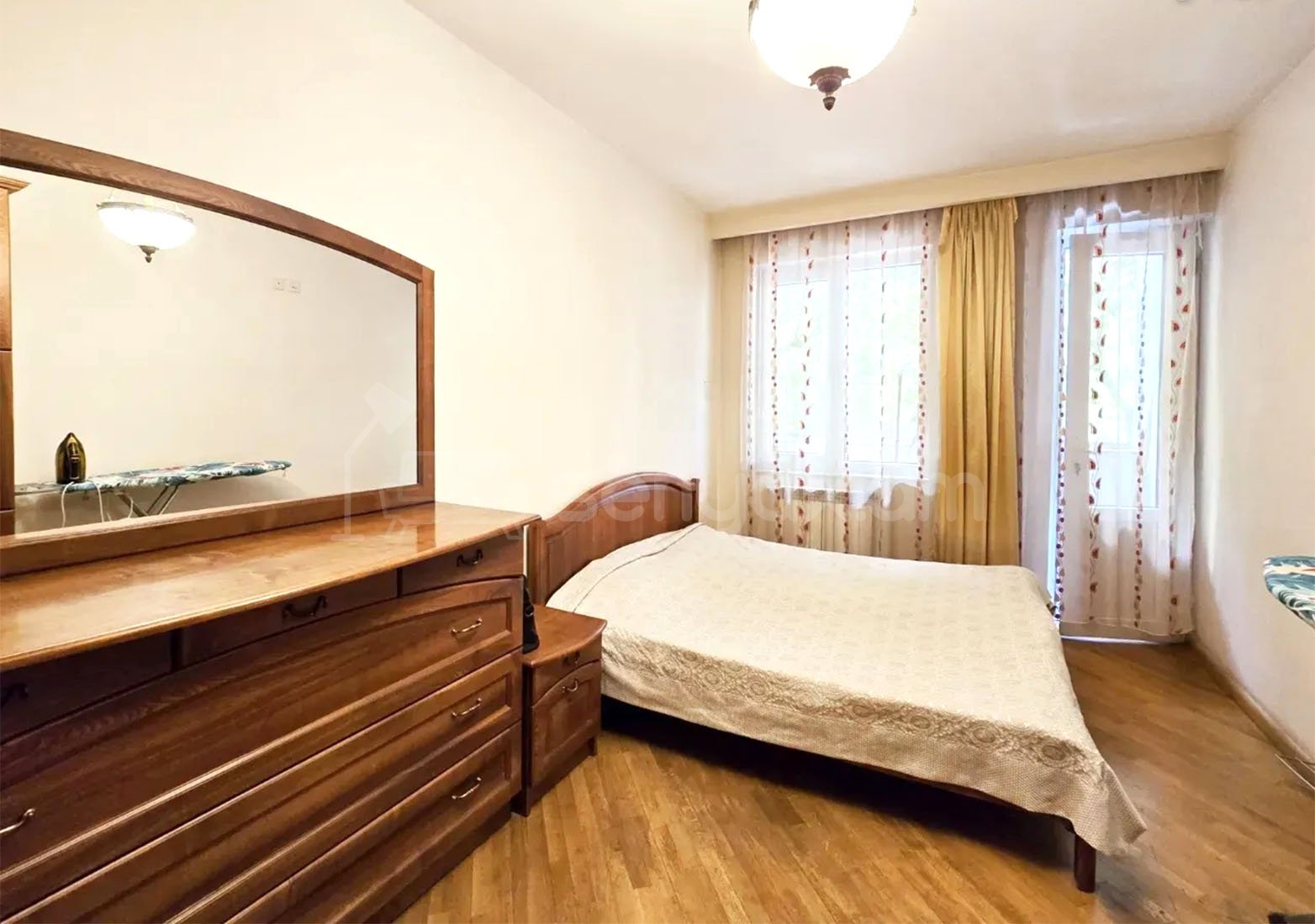 4 Սենյականոց Բնակարան Քարե Շենքում, 96քմ, 2/5 հարկ, Կապիտալ Վերանորոգված