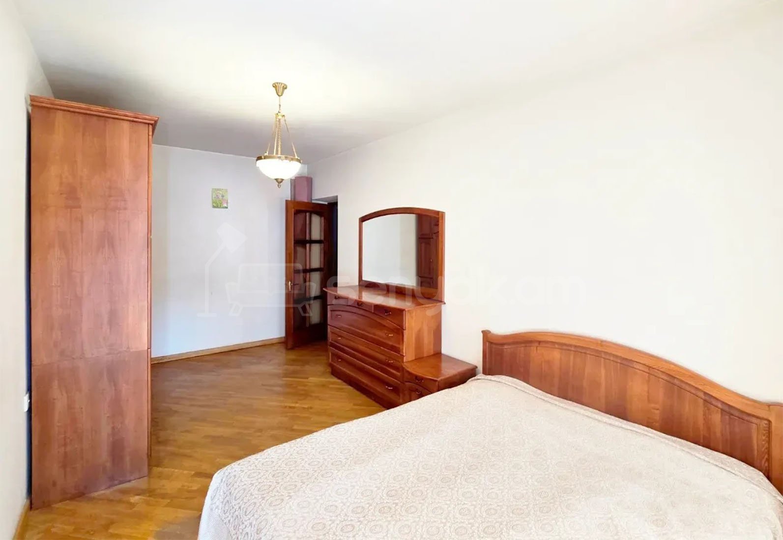 4 Սենյականոց Բնակարան Քարե Շենքում, 96քմ, 2/5 հարկ, Կապիտալ Վերանորոգված