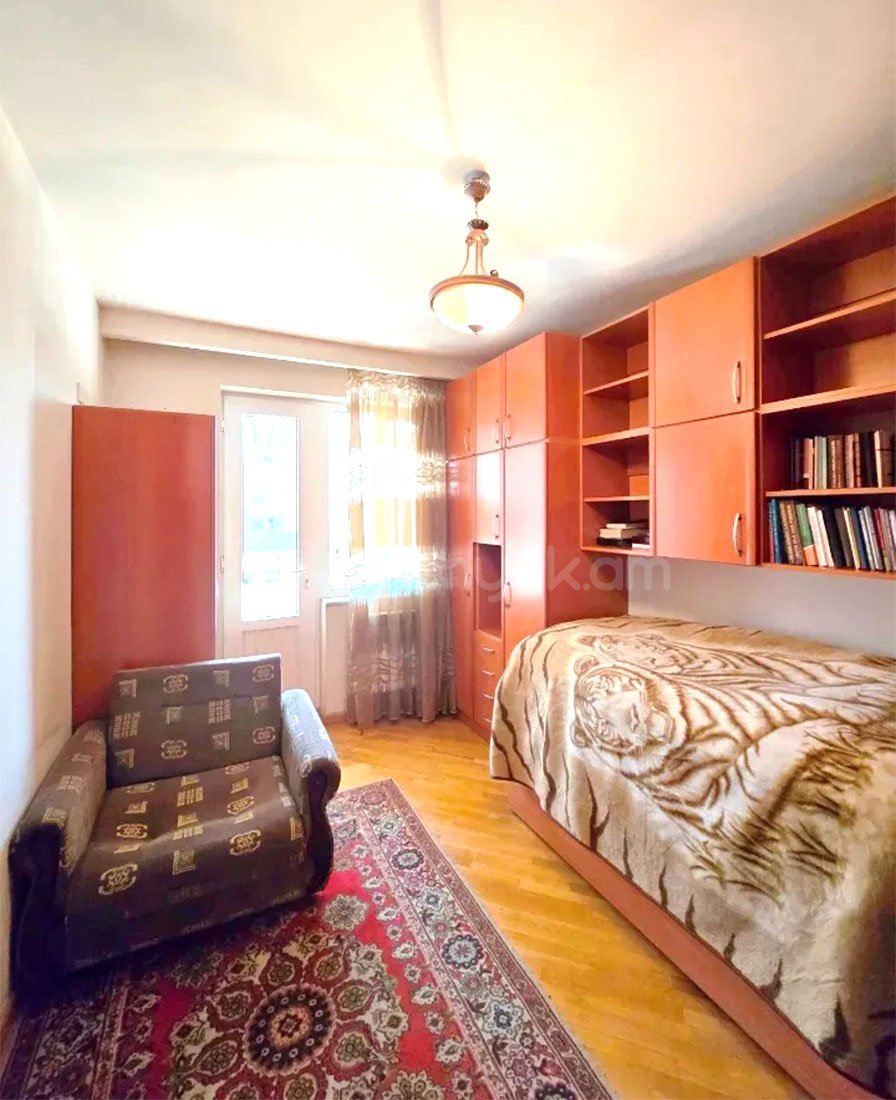 4 Սենյականոց Բնակարան Քարե Շենքում, 96քմ, 2/5 հարկ, Կապիտալ Վերանորոգված