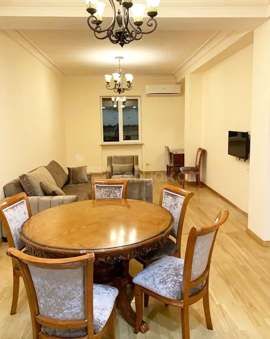 3 Սենյականոց Բնակարան Քարե Շենքում, 80քմ, 2/7 հարկ, Կապիտալ Վերանորոգված