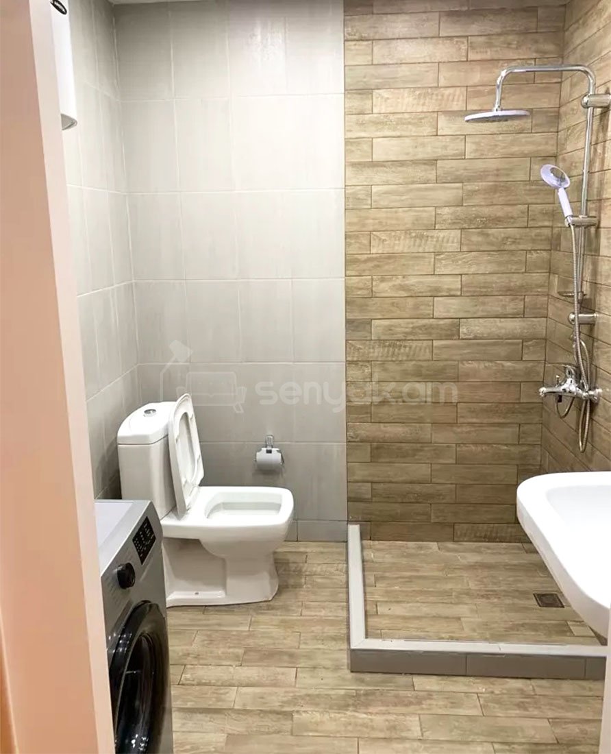 3 Սենյականոց Բնակարան Քարե Շենքում, 80քմ, 2/7 հարկ, Կապիտալ Վերանորոգված