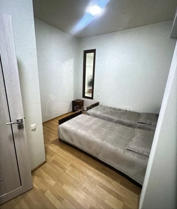 2 Սենյականոց Բնակարան Քարե Շենքում, 56քմ, 1/1 հարկ, Նորմալ Վիճակում, Կահավորված