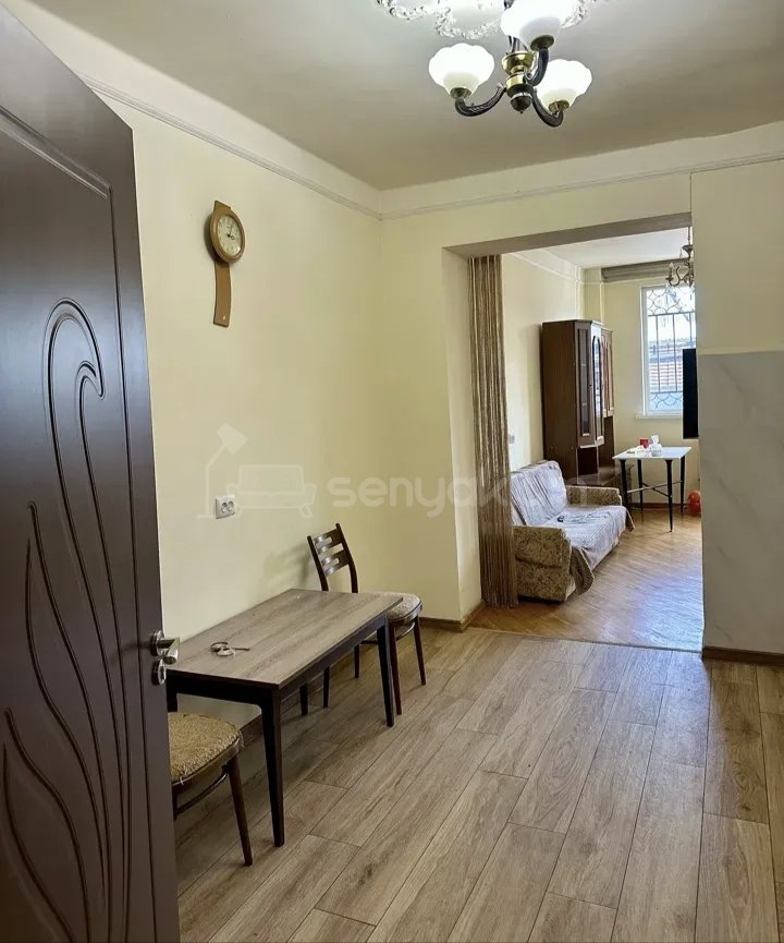 2 Սենյականոց Բնակարան Քարե Շենքում, 58քմ, 1/5 հարկ, Նորմալ Վիճակում, Կահավորված