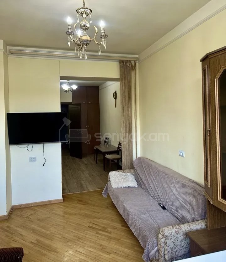 2 Սենյականոց Բնակարան Քարե Շենքում, 58քմ, 1/5 հարկ, Նորմալ Վիճակում, Կահավորված